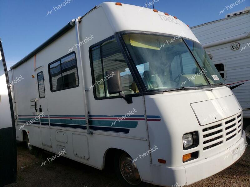 WINNEBAGO ITASCA 1996 two tone  gas 1GBKP37NXS3321217 photo #1