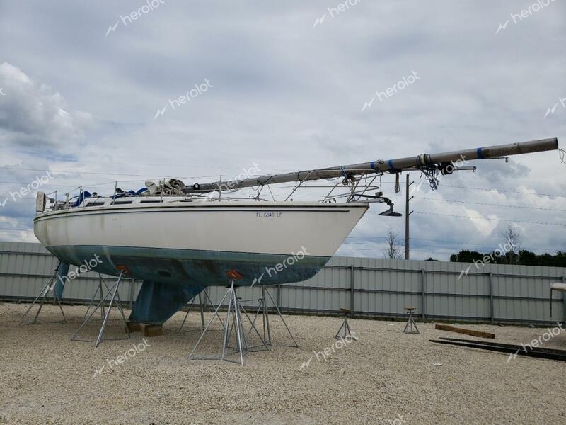 CCHM SAILBOAT 1984 two tone   CTYR0342M84K photo #1