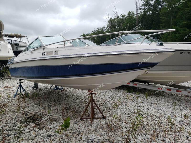 WELLS CARGO EXCEL BOAT 1987 white   WELR7759I687 photo #1