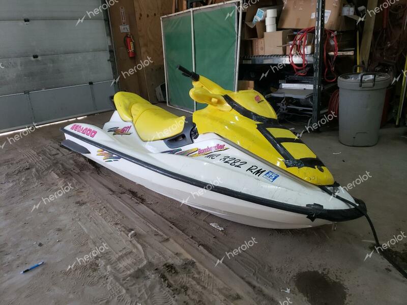 BOMBARDIER JETSKI 1997 white   ZZNA9024B797 photo #1