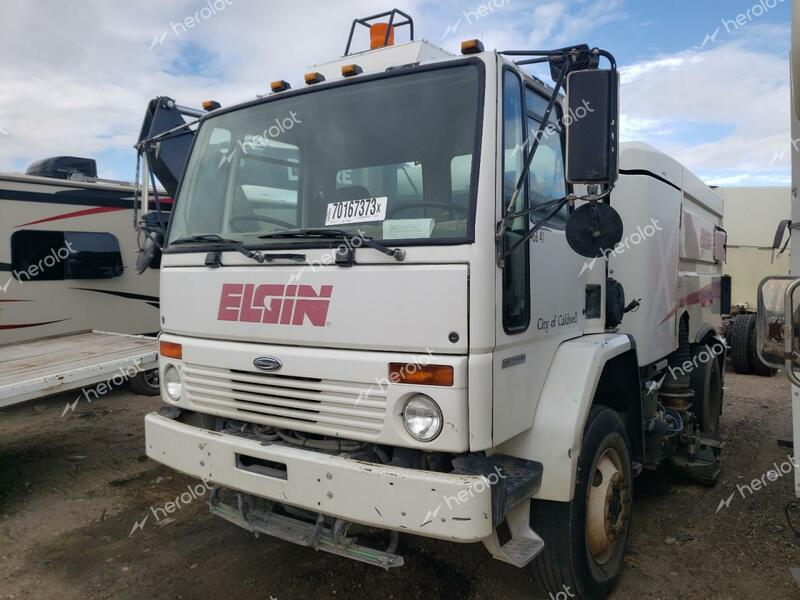 STERLING TRUCK SC 8000 2005 white tilt cab diesel 49HAADBV65DN90205 photo #3