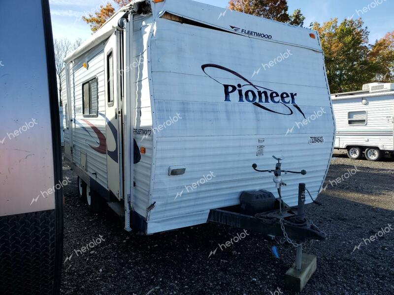 FLEETWOOD PIONEER 2005 white   1EB1T182556010579 photo #1