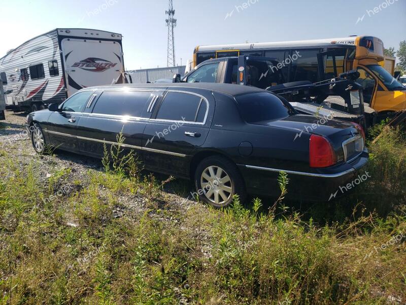 LINCOLN TOWN CAR E 2004 black limousin gas 1L1FM81W04Y601140 photo #3