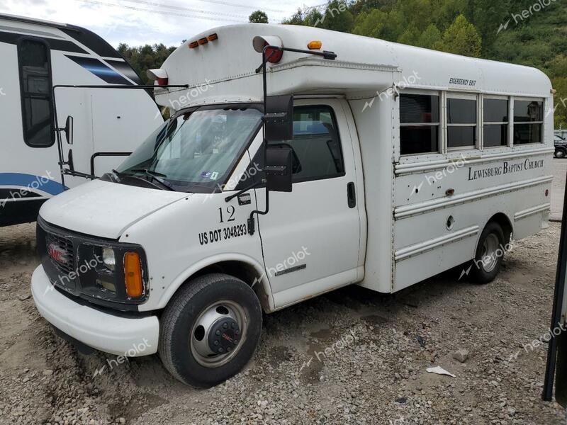 GMC SAVANA CUT 2002 white cutaway gas 1GDHG31R221218432 photo #1