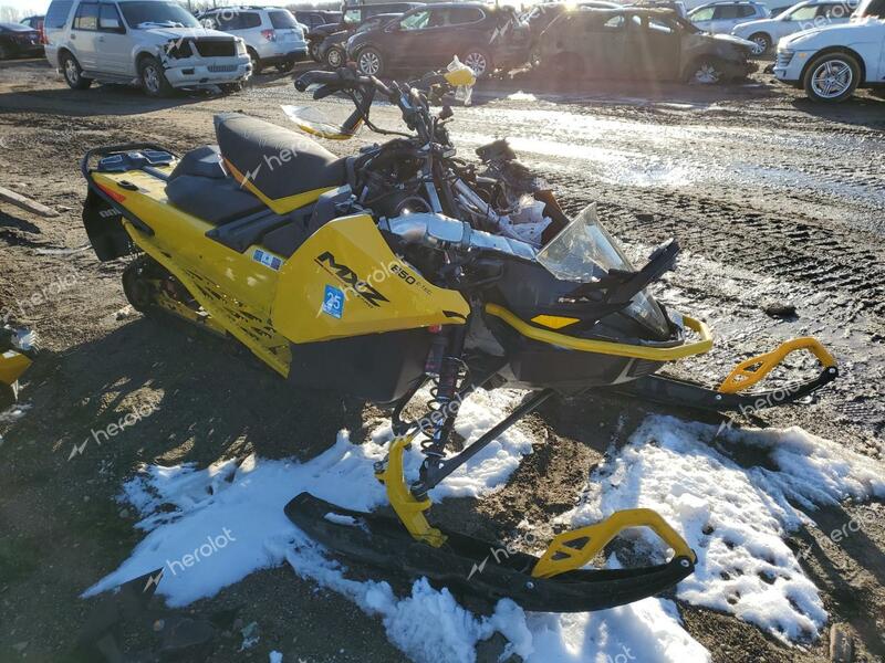 BOMBARDIER SNOWMOBILE 2023 yellow   2BPSUDPC8PV000128 photo #1