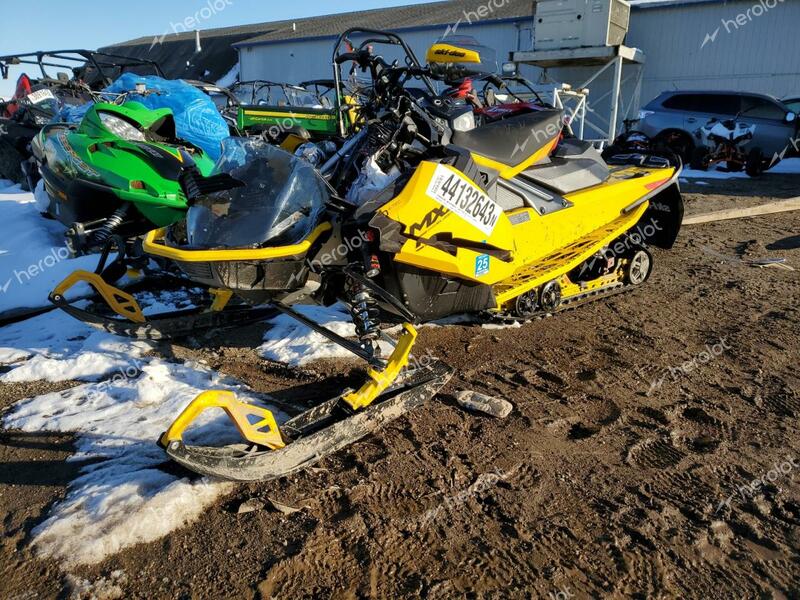 BOMBARDIER SNOWMOBILE 2023 yellow   2BPSUDPC8PV000128 photo #3