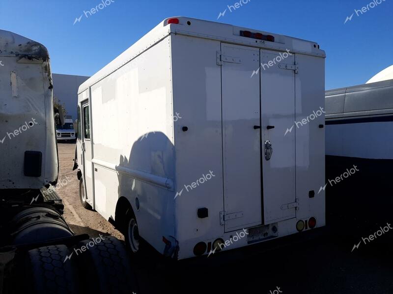 WORKHORSE CUSTOM CHASSIS STEP VAN P 2002 white step van gas 5T4HP41R823350313 photo #3