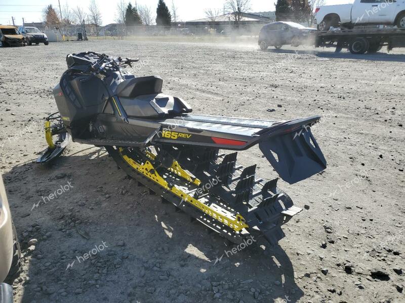 BOMBARDIER SNOWMOBILE 2017 black   2BPSTDHD8HV000979 photo #4