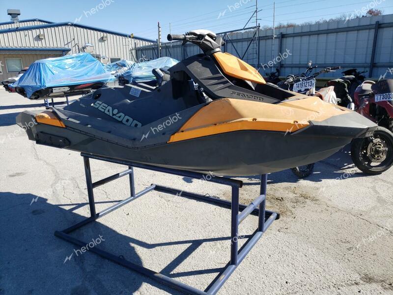 BOMBARDIER SEADOO 2014 orange   YDV13813E414 photo #1