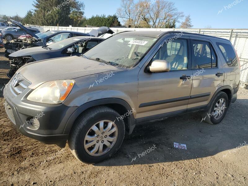 HONDA CRV 2005 gold  gas SHSRD788X5U340319 photo #1