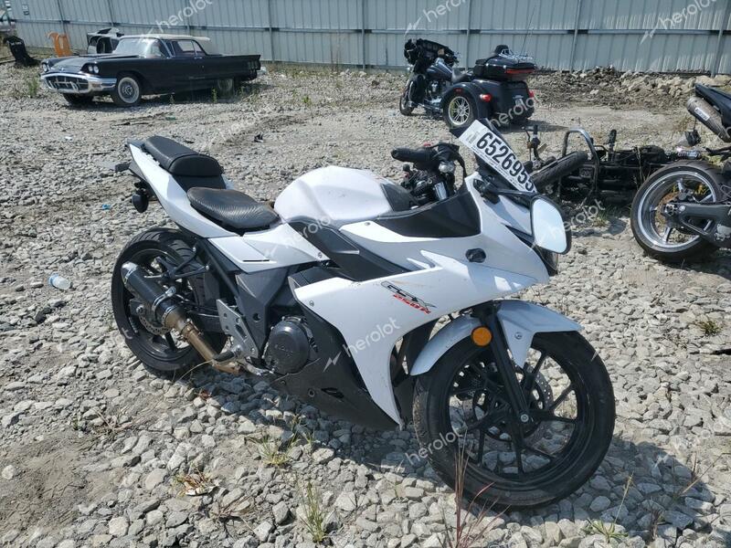 SUZUKI GSX250R 2018 white  gas LC6DN11A7J1100202 photo #1