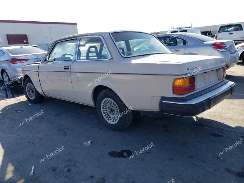 VOLVO 242 1979 cream   VC24245M1154946 photo #3