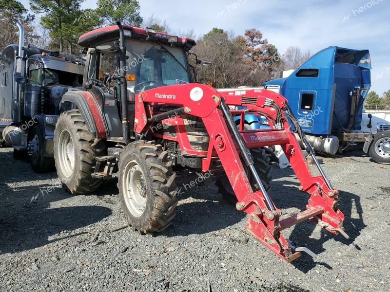 MAHINDRA AND MAHINDRA TRACTOR 2022 red   MU4C3269 photo #1