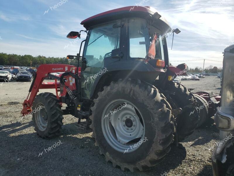 MAHINDRA AND MAHINDRA TRACTOR 2022 red   MU4C3269 photo #4