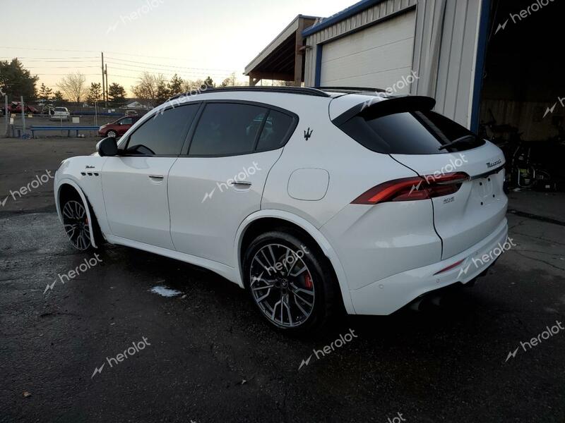 MASERATI GRECALE MO 2023 white  gas ZN682AVM9P7429488 photo #3