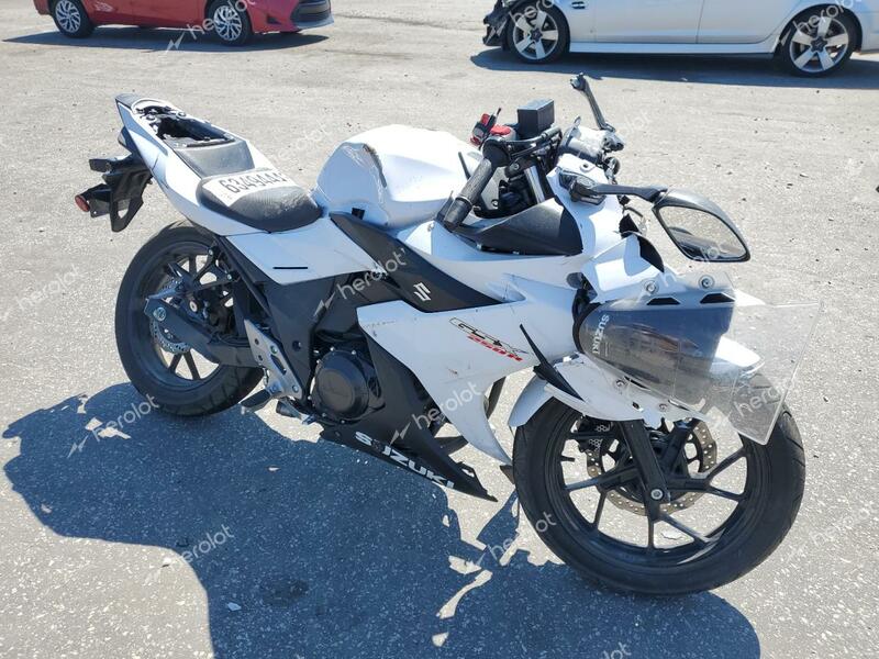 SUZUKI GSX250R 2018 white  gas LC6DN11A8J1100242 photo #1