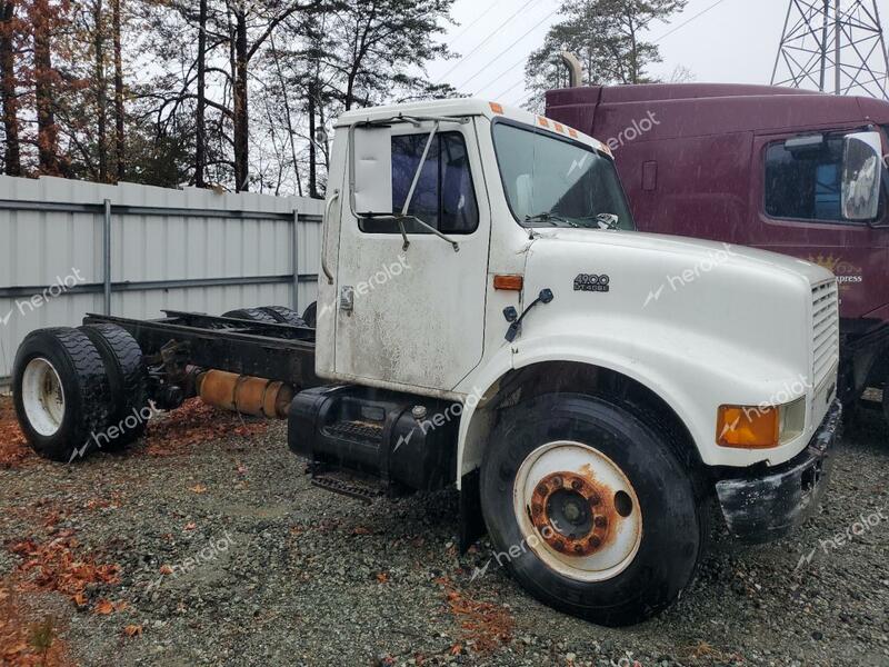 INTERNATIONAL 4000 4900 2000 white conventi diesel 1HTSDAAL2YH263389 photo #1