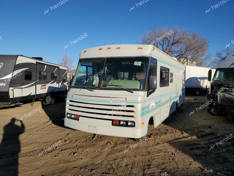 WINNEBAGO ITASCA 1992 white  gas 1GBKP37N6N3313278 photo #3