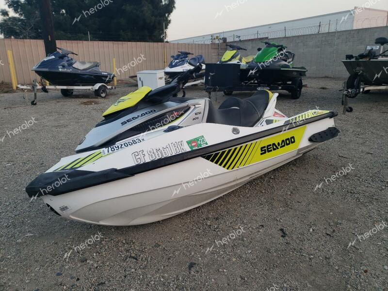 BOMBARDIER SEADOO 2016 white   YDV11987D616 photo #3