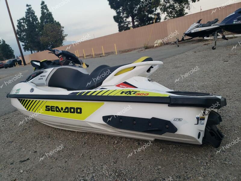 BOMBARDIER SEADOO 2016 white   YDV11987D616 photo #4