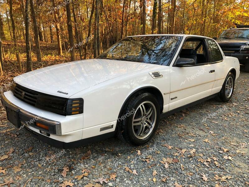 OLDSMOBILE TORONADO T 1988 white coupe gas 1G3EV11C7JU311814 photo #1