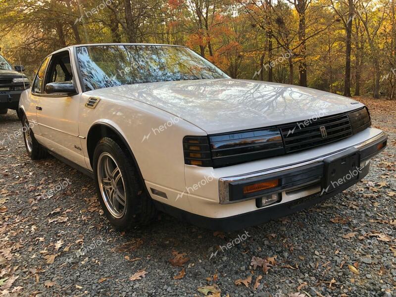 OLDSMOBILE TORONADO T 1988 white coupe gas 1G3EV11C7JU311814 photo #3