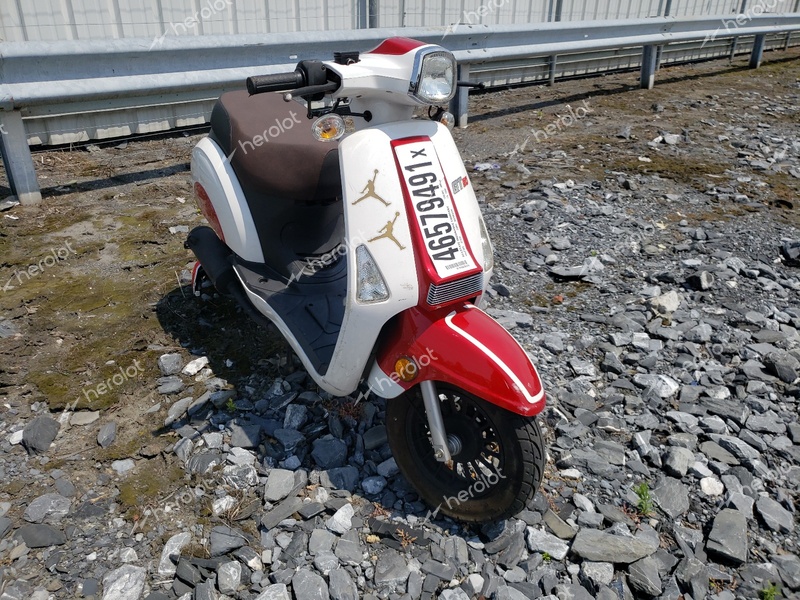 TAIZ SCOOTER 2016 white   L5YACBPA2G1158391 photo #1