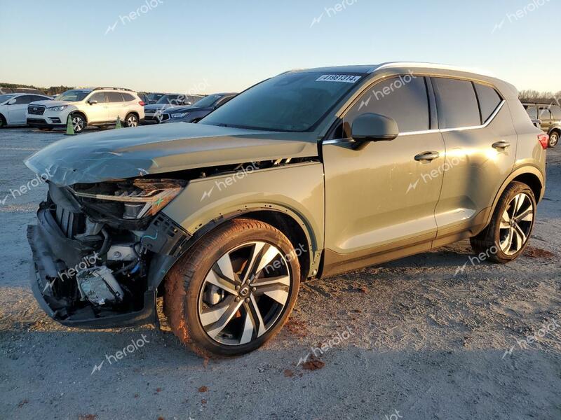 VOLVO XC40 ULTIM 2023 green  gas YV4L12UA0P2077858 photo #1