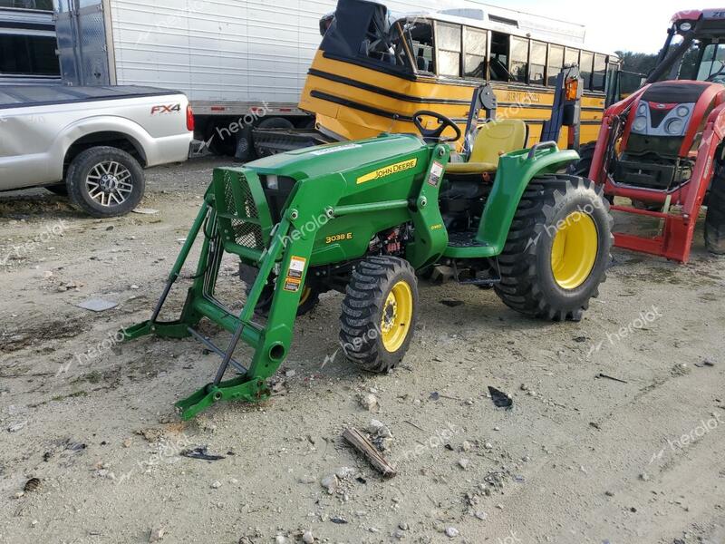 JOHN DEERE TRACTOR 2016 green   1LV3038EHGG103162 photo #3