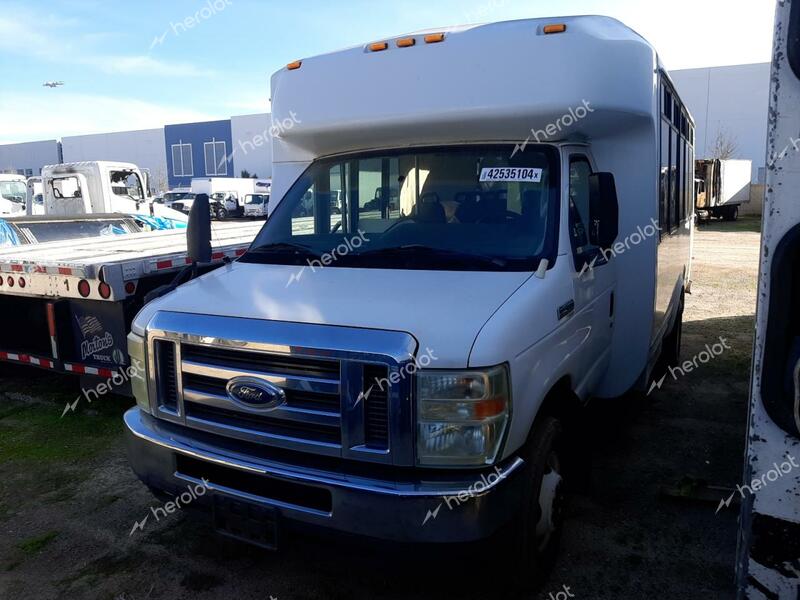 FORD E450 SUP D 2004 white  gas 1FDFE45S69DA17383 photo #1