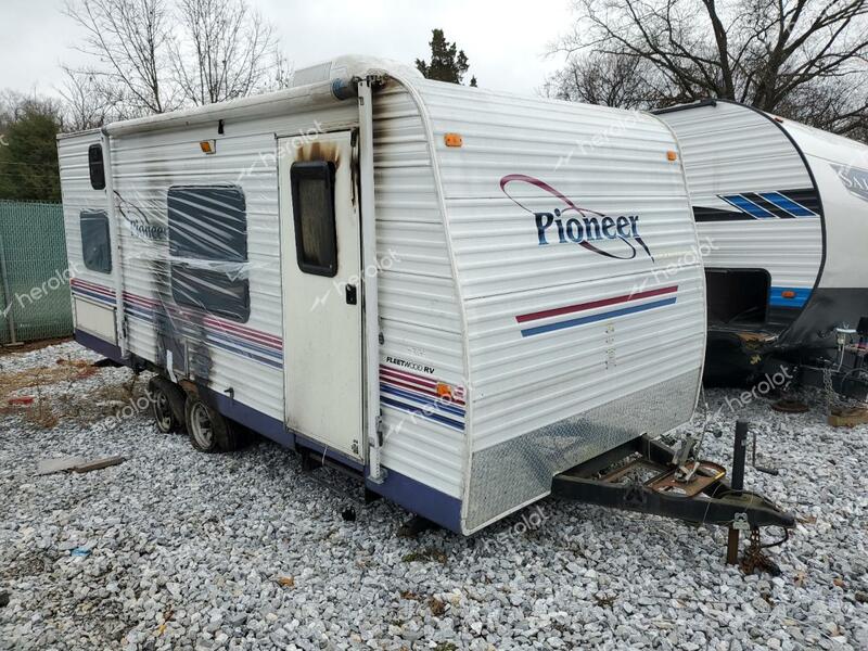 FLEE TRAILER 2004 white   1EB1T182546006594 photo #1