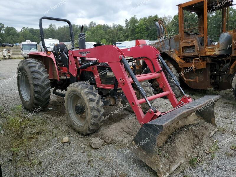 MAHINDRA AND MAHINDRA TRACTOR 2013 red   P30T1938BC photo #1