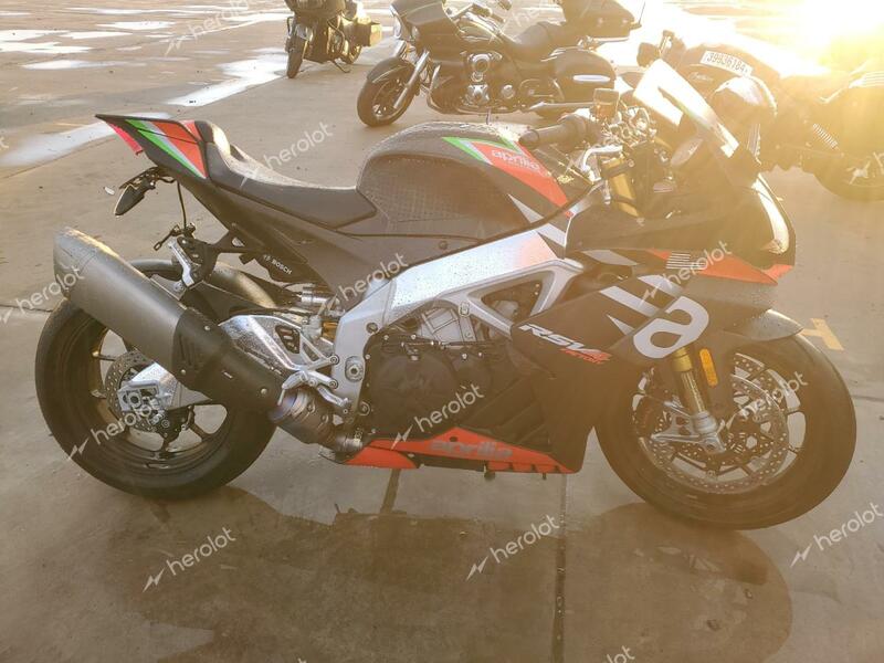 APRILIA RSV4 1100 2020 black   ZD4KEUA14LM000092 photo #1