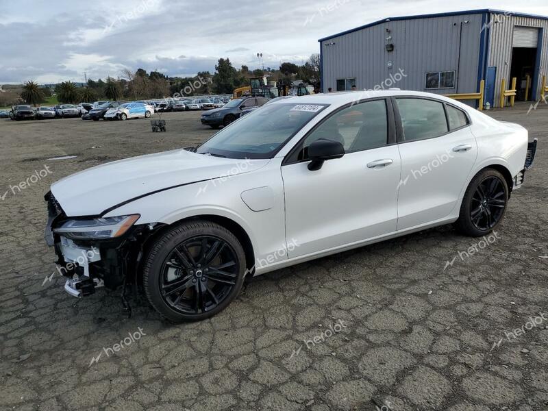 VOLVO S60 ULTIMA 2024 white  hybrid engine 7JRH60FJXRG297334 photo #1