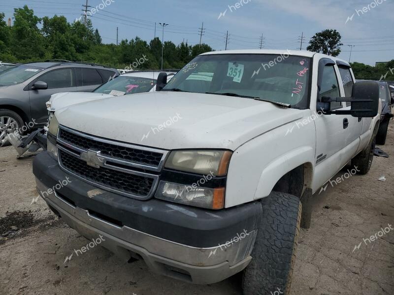 CHEVROLET SILVERADO 2007 white crew pic diesel 1GCHK23D67F146708 photo #1