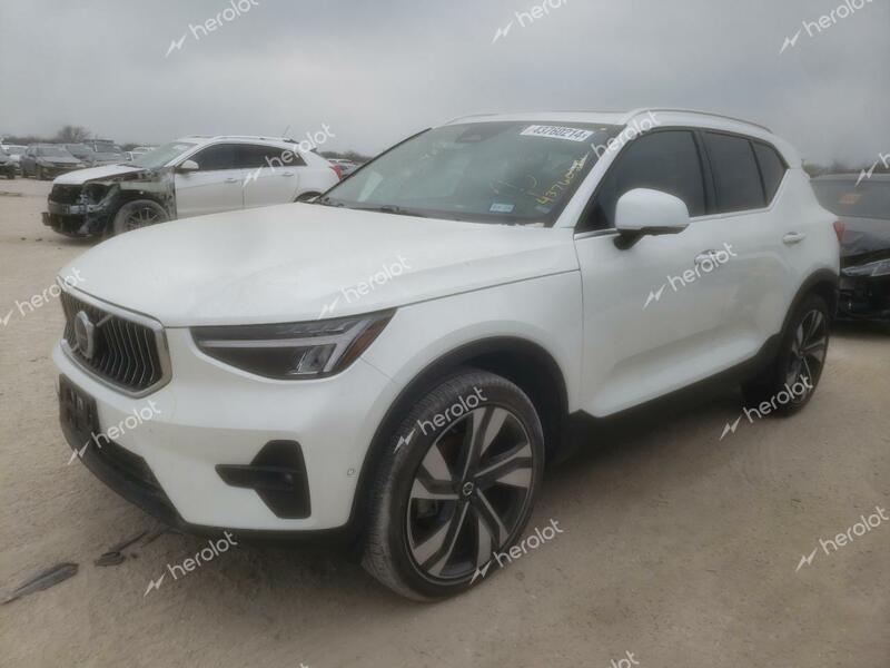 VOLVO XC40 ULTIM 2023 white  gas YV4L12UA8P2037138 photo #1