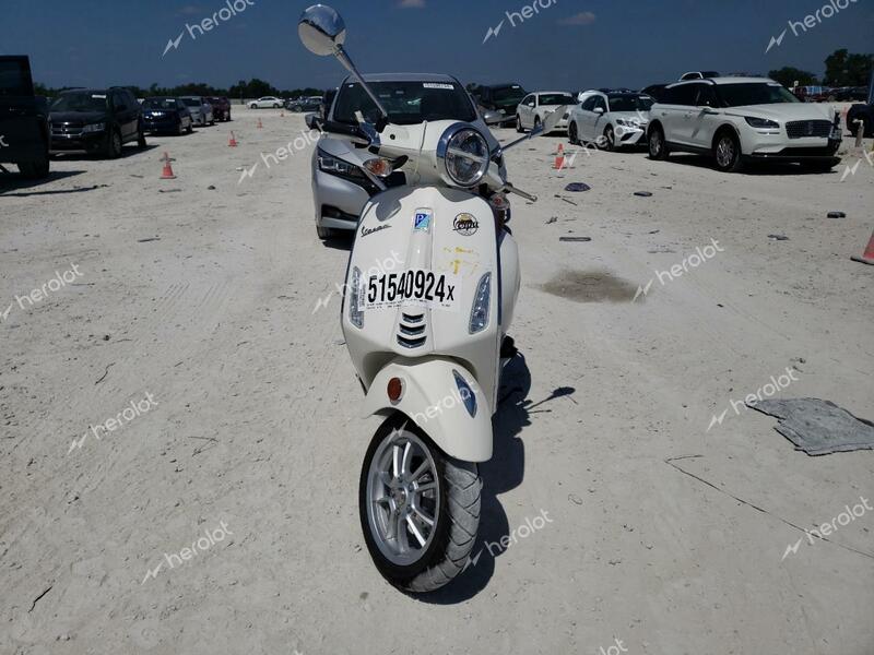 VESPA PRIMAVERA/ 2023 white  gas ZAPCA06B2P5105847 photo #3