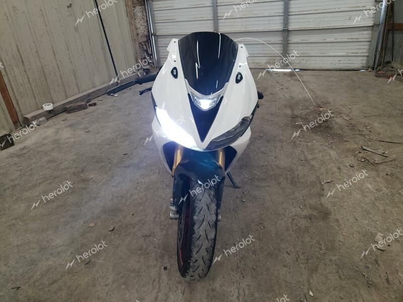 TRIUMPH MOTORCYCLE DAYTONA 67 2013 white racer gas SMTA02YK7DJ586025 photo #3