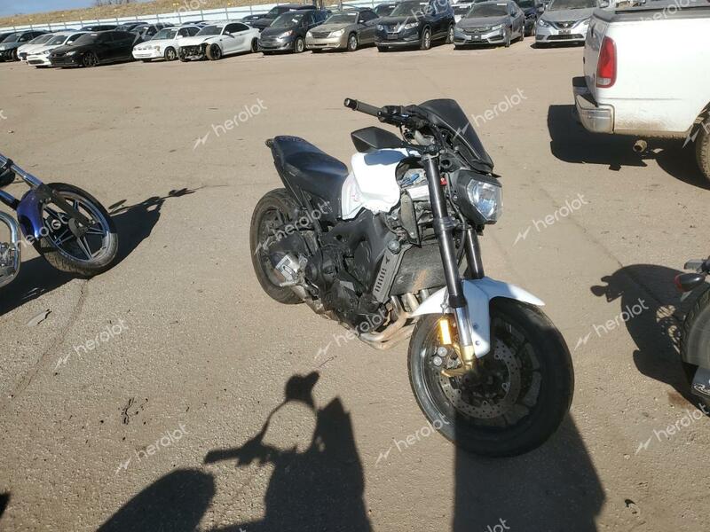 YAMAHA FZ09 2016 white road/str gas JYARN33E6GA009612 photo #1