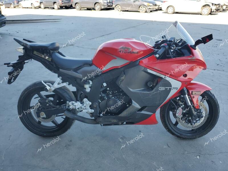 HYOSUNG GT250 R 2015 red  gas KM4MJ6275F1700687 photo #1