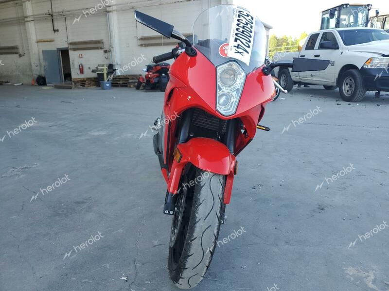 HYOSUNG GT250 R 2015 red  gas KM4MJ6275F1700687 photo #3