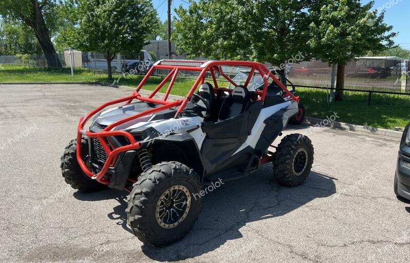 POLARIS RZR XP TUR 2019 white  gas 3NSVDE928KF423827 photo #3