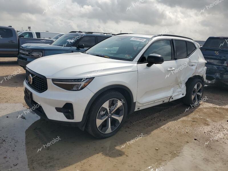 VOLVO XC40 ULTIM 2023 white  gas YV4K92HM2P2045678 photo #1