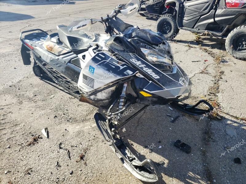 SKI DOO 850 2017 white   2BPSUDHE2HV000157 photo #1