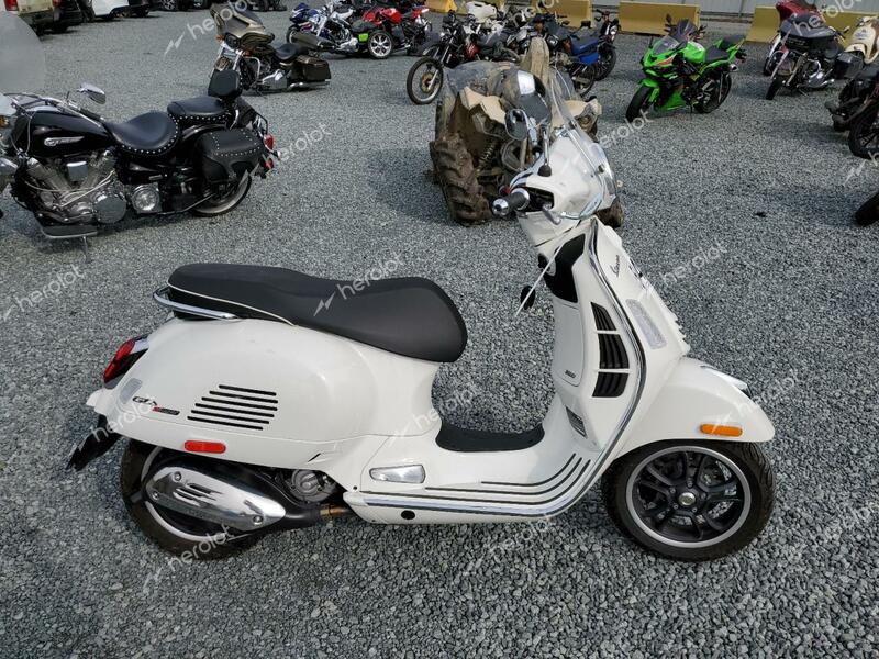 VESPA GTS/SEI GI 2024 white  gas ZAPMD39M5R5200786 photo #1