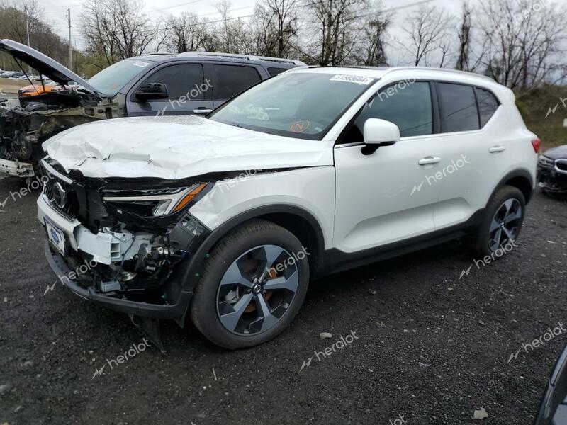 VOLVO XC40 CORE 2024 white  gas YV4L12UK2R2256687 photo #1