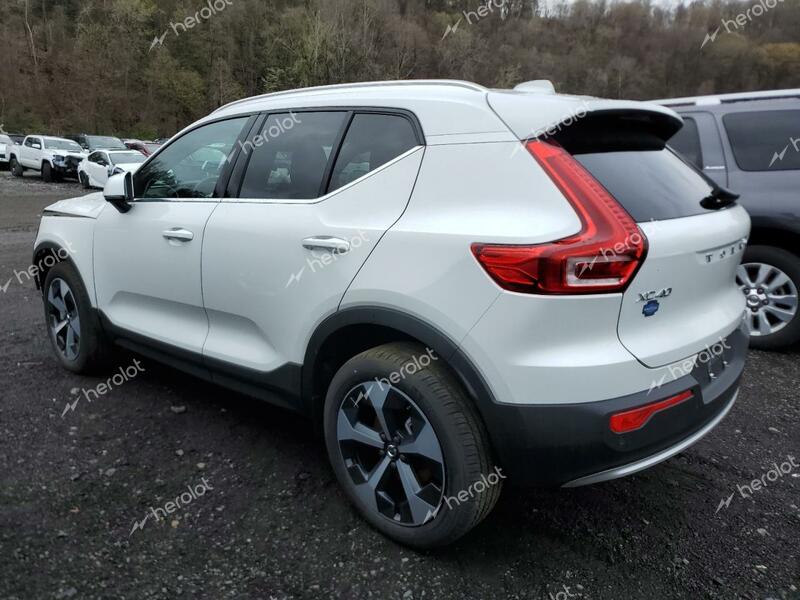 VOLVO XC40 CORE 2024 white  gas YV4L12UK2R2256687 photo #3