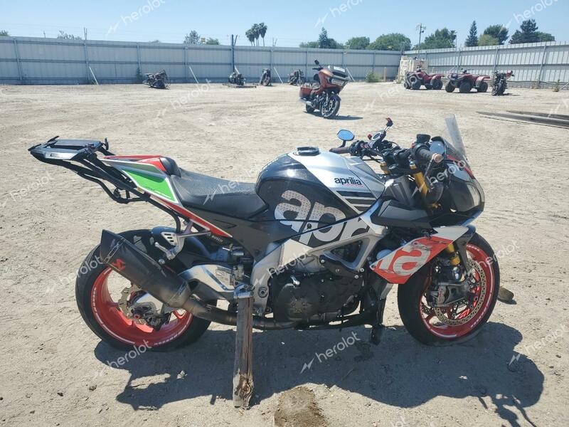 APRILIA TUONO V4 1 2017 silver  gas ZD4KGUA02HS000077 photo #1