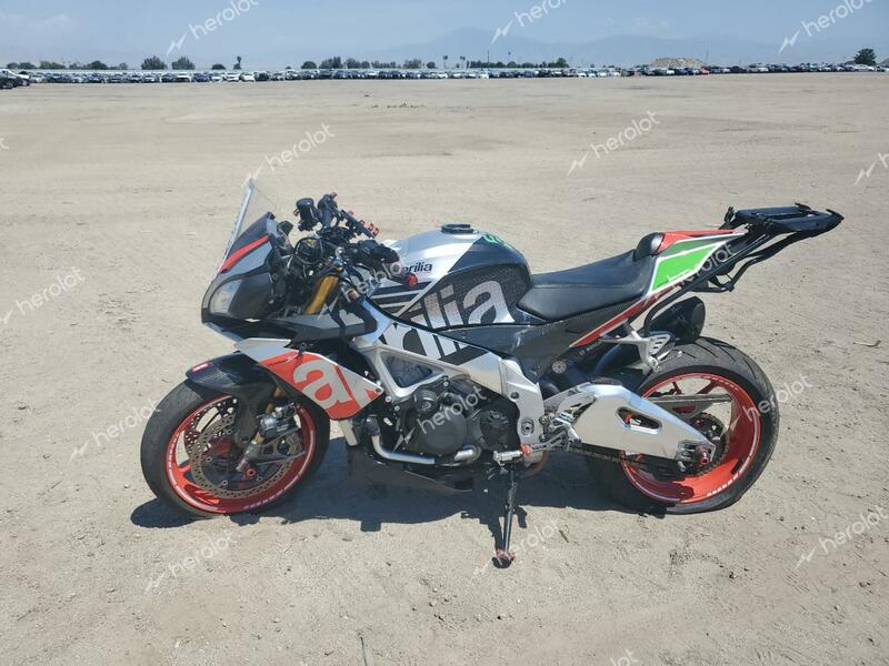 APRILIA TUONO V4 1 2017 silver  gas ZD4KGUA02HS000077 photo #4