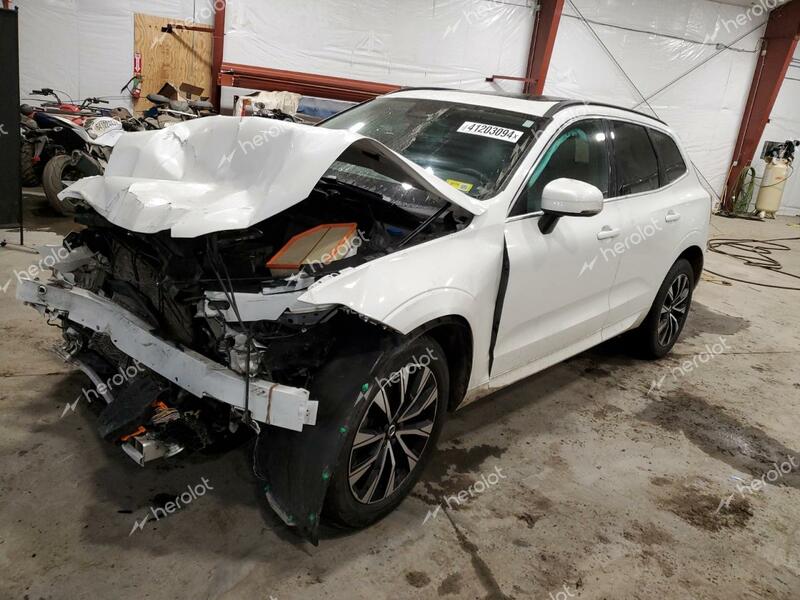 VOLVO XC60 CORE 2023 white  gas YV4L12RV3P1253707 photo #1